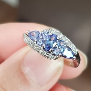 Tanzanite and diamonds ring 14kt